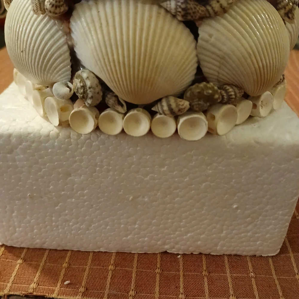 VTG. SEASHELL ART RED VELVETEEN..GOLD CHAIN VANITY..JEWELRY TRINKET BOX..BY PWF